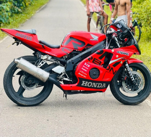 honda-cbr-400-big-1