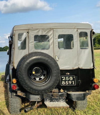 mitsubishi-j20-jeep-big-4