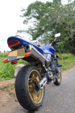 honda-hornet-ch130-2012-big-3