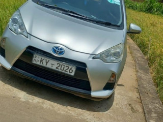 toyota-aqua-s-grade-2012