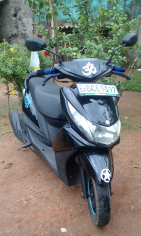 yamaha-rayzr-2014-big-1
