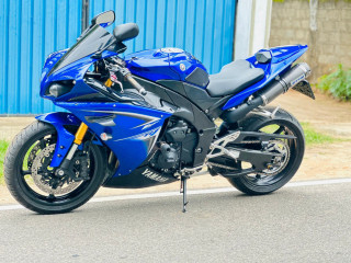 yamaha-r1-2012