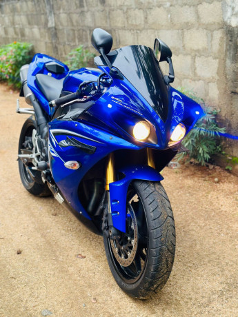 yamaha-r1-2012-big-3