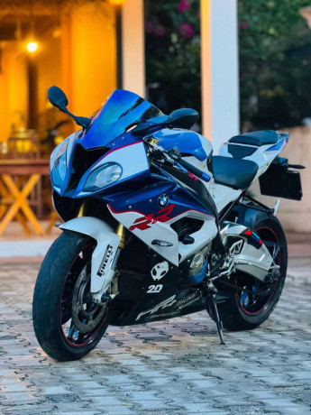 bmw-s1000rr-2017-big-0