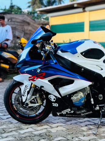 bmw-s1000rr-2017-big-1