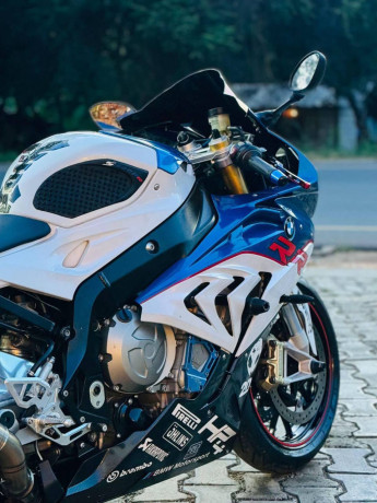 bmw-s1000rr-2017-big-3