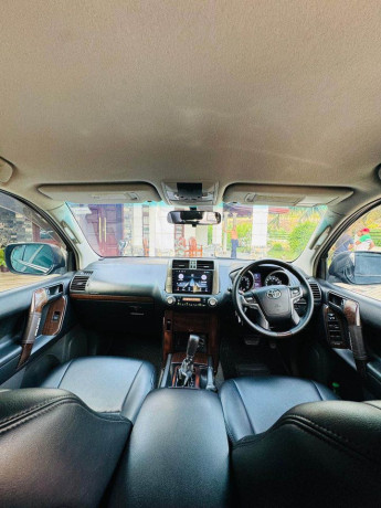 toyota-land-cruiser-prado-150tx-big-4