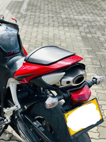 honda-cbr-600-2010-big-3