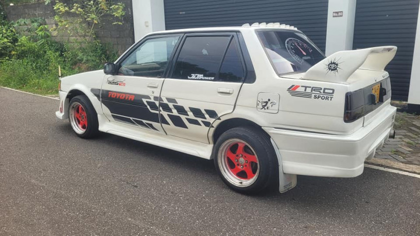 toyota-corolla-1985-big-2