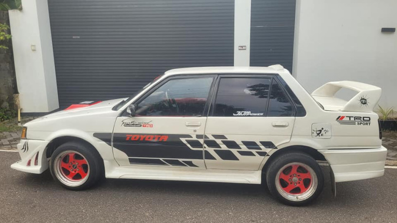 toyota-corolla-1985-big-1