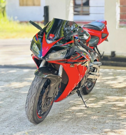 honda-cbr-1000rr-2007-big-1