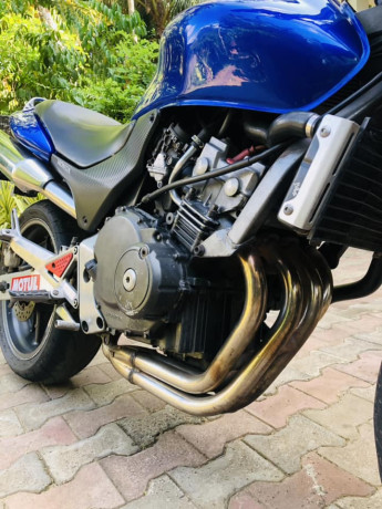 honda-hornet-250-2-17-big-2