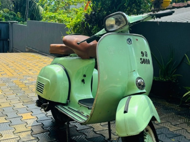 bajaj-chetak-scooter-big-0