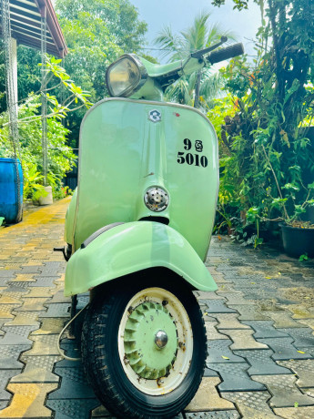 bajaj-chetak-scooter-big-1