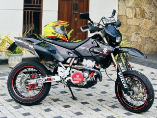 suzuki-drz-400-2023