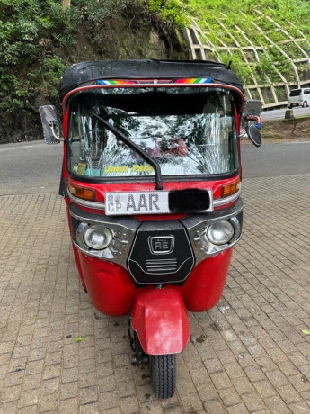 bajaj-4-stroke-threewheel-2014-big-1