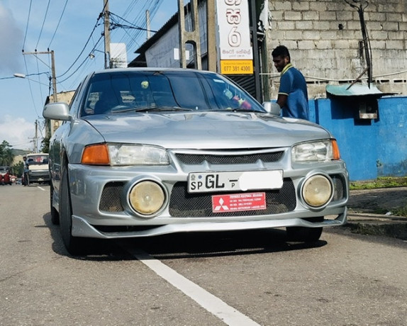 mitsubishi-lancer-ck2-2001-big-1