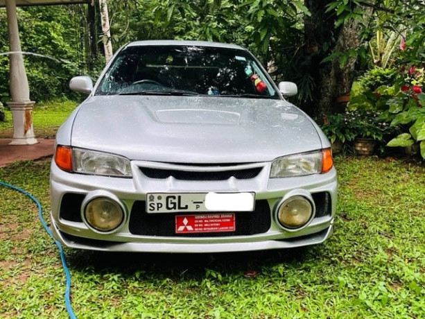 mitsubishi-lancer-ck2-2001-big-0