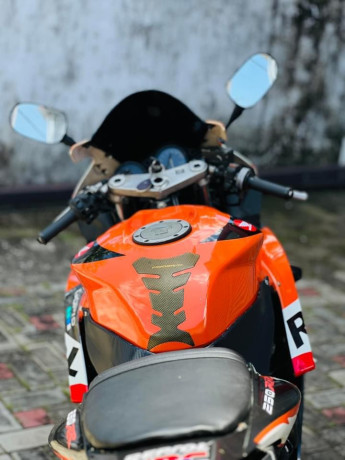 honda-cbr-250-gullarm-2013-big-3