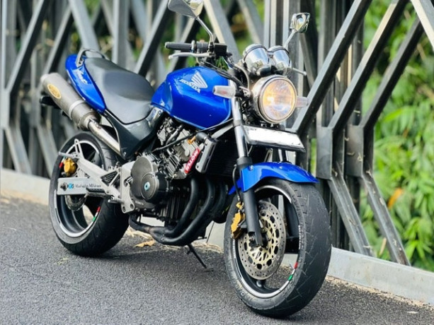 honda-hornet-250-big-1