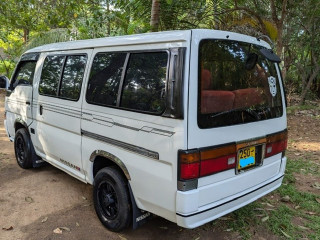 nissan-caravn-1993