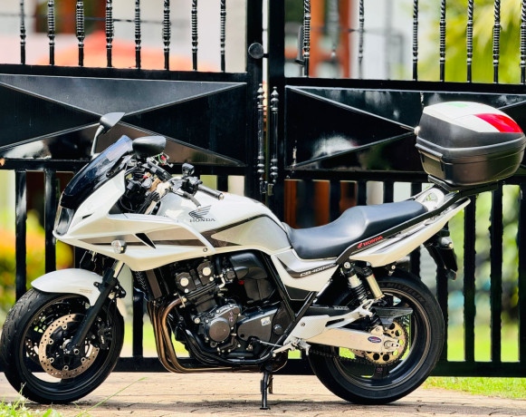 honda-cb4-revo-vtec-2015-big-1