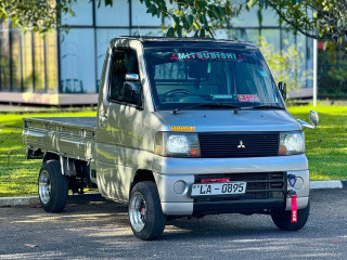 mitsubishi-minicab-lorry