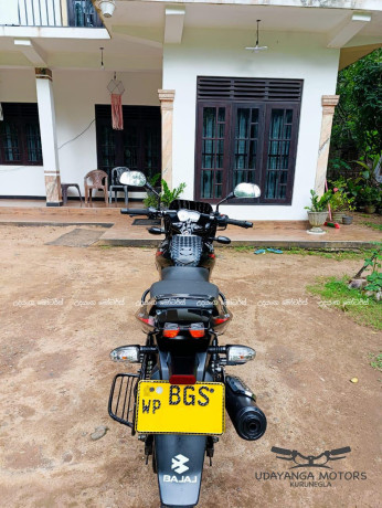 bajaj-pulsar-150-2018-big-2