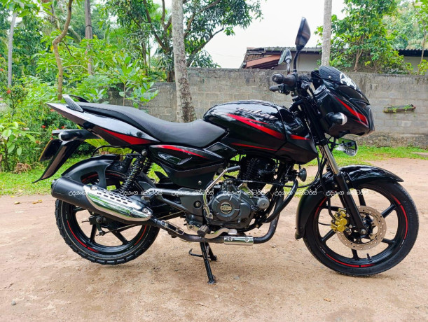 bajaj-pulsar-150-2018-big-0