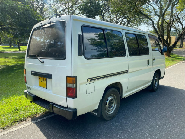 nissan-caravan-e24-big-2