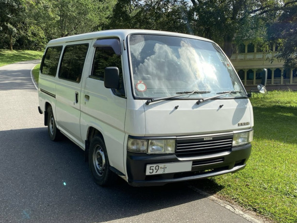 nissan-caravan-e24-big-3