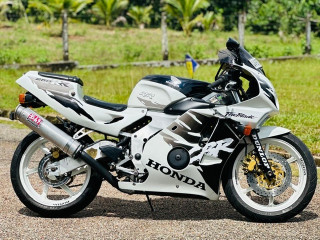 honda-cbr-250-gullarm-2015