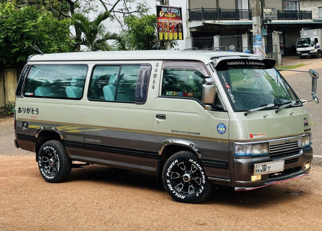 nissan-caravan-gll-2004-big-0