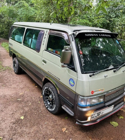 nissan-caravan-gll-2004-big-1