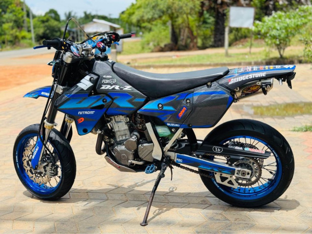 suzuki-drz-2014-fully-modified-big-2