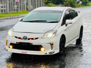 toyota-prius-se-led-2014