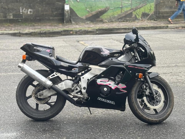 honda-cbr-250-gullarm-2008-big-2
