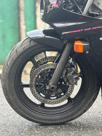 honda-cbr-250-gullarm-2008-big-4