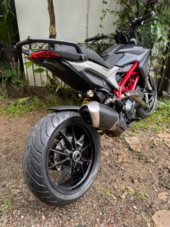 ducati-hypermotard-821-2014-big-3