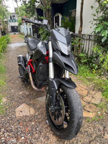 ducati-hypermotard-821-2014-big-4