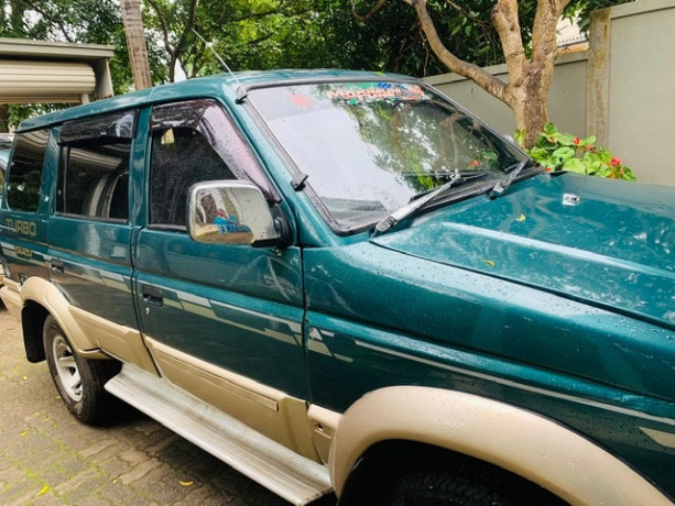 isuzu-panther-1999-big-4