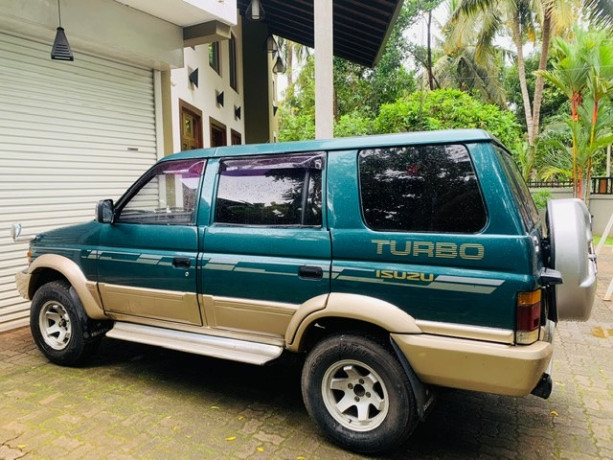 isuzu-panther-1999-big-0
