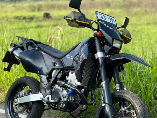 suzuki-drz-400-k9-2024