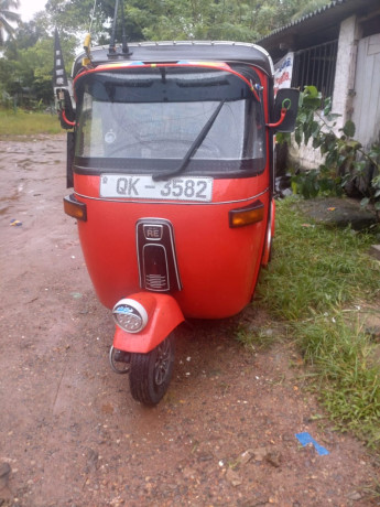 bajaj-4-stroke-threewheel-big-1