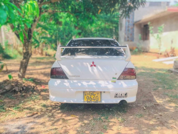 mitsubishi-lancer-2000-big-1