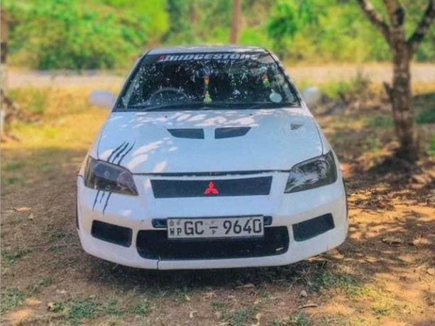 mitsubishi-lancer-2000-big-0
