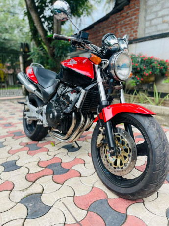 honda-hornet-250-ch110-big-3