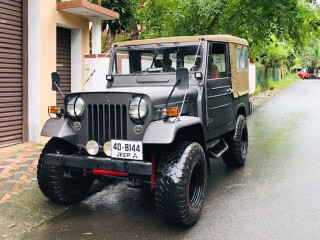 mitsubishi-4dr5-jeep