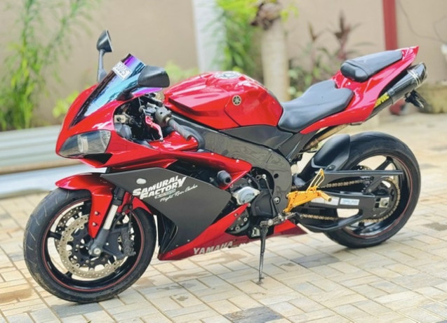 yamaha-r1-2008-big-0