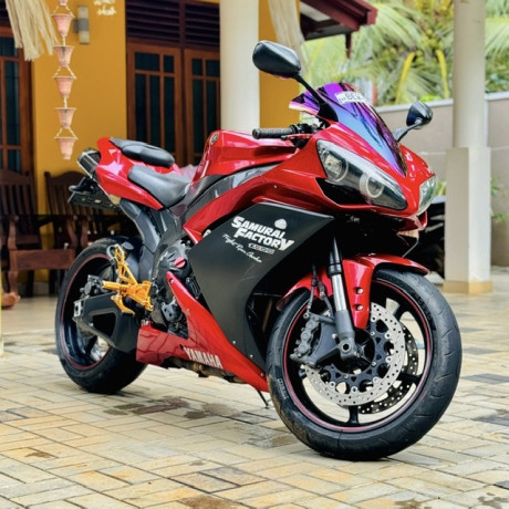 yamaha-r1-2008-big-4